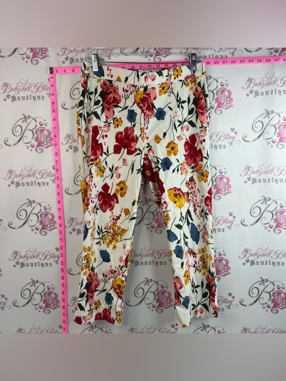 Jules & Leopold White Floral Capri Leggings with Red, Yellow, and Blue Flowers